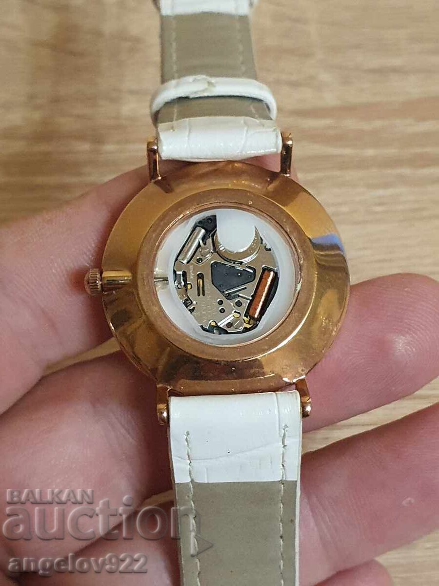 Доставка на Ръчен часовник O.N.E Доставка на Ръчен часовник O.N.E