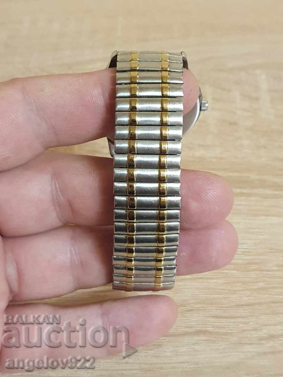 Delivery of Q&Q wristwatch