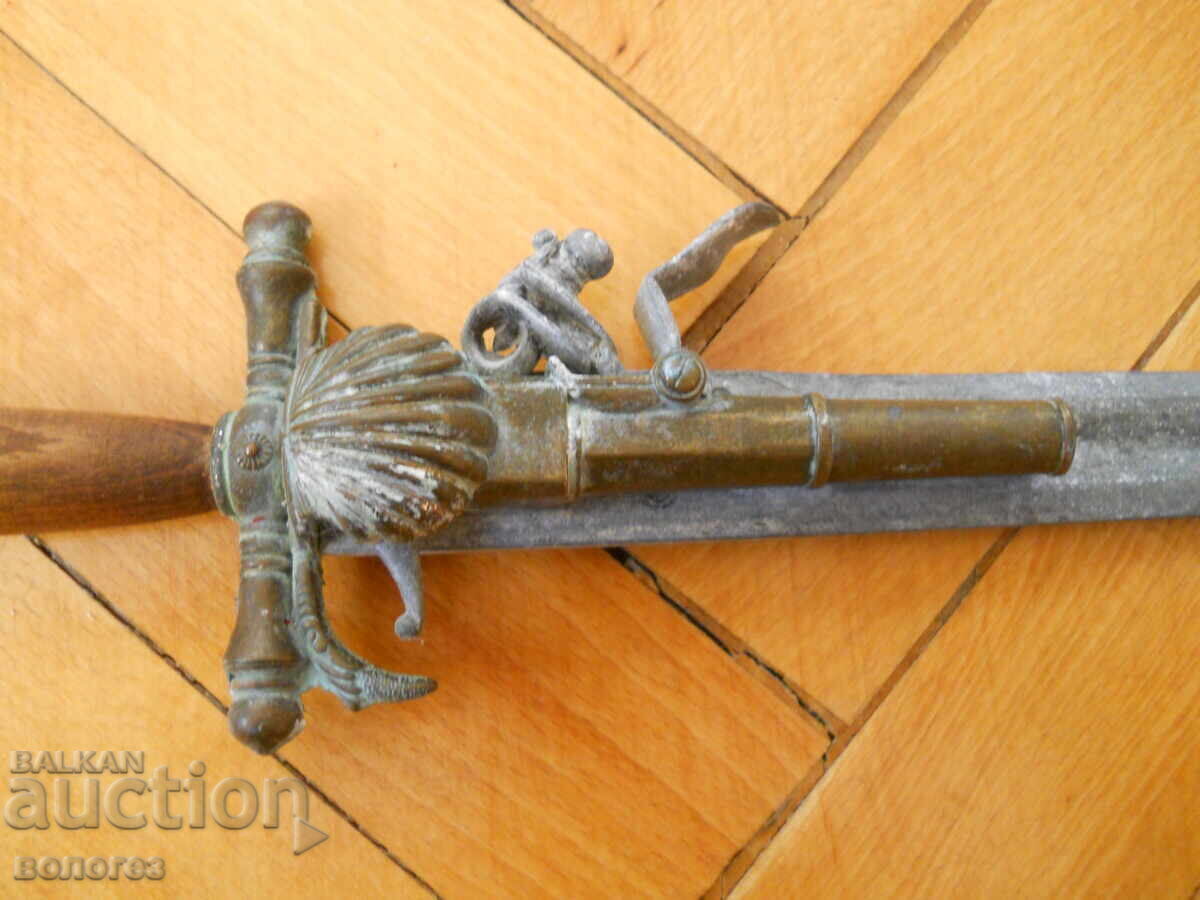 Auction  Antique French Flintlock Pistol - Dagger (Replica)