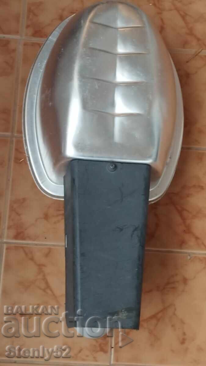 Παλιό φανάρι δρόμου από την εποχή του σοσιαλισμού με τιμή 50.00 BGN | € 25.56
