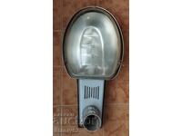 Lampă veche de iluminat stradal din perioada socialistă