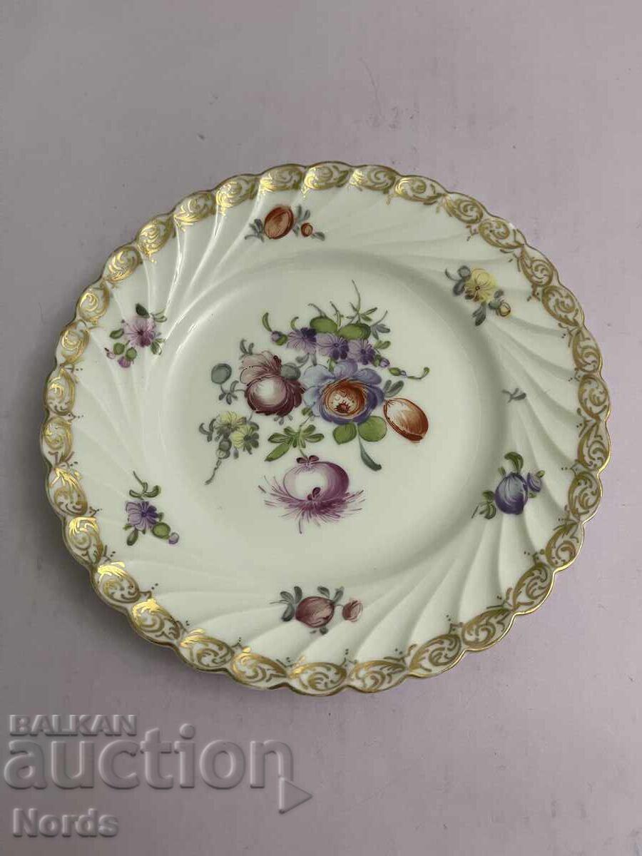 O farfurie frumoasa cu marcaje O farfurie frumoasa cu marcaje