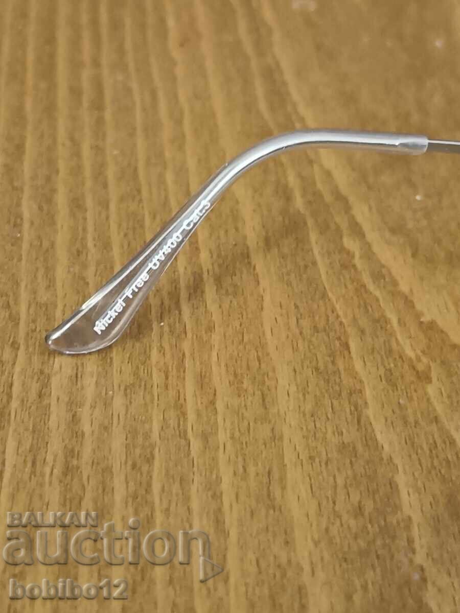 Delivery of Sunglasses