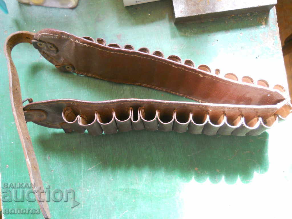 Стар ловджийски кожен патрондаш с цена 30.00 лв. | € 15.34