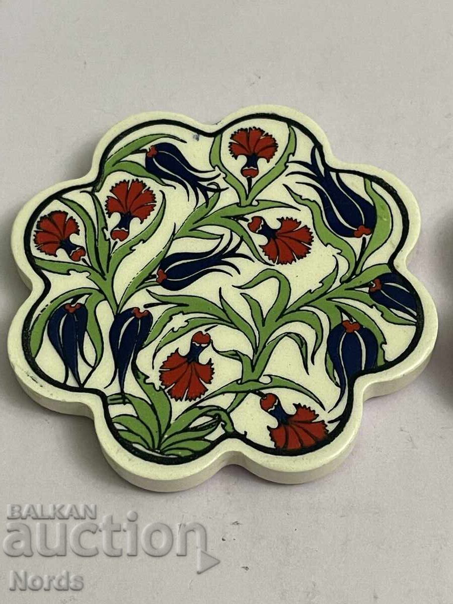 Аукцион Красиви порцеланови подложки Аукцион Красиви порцеланови подложки