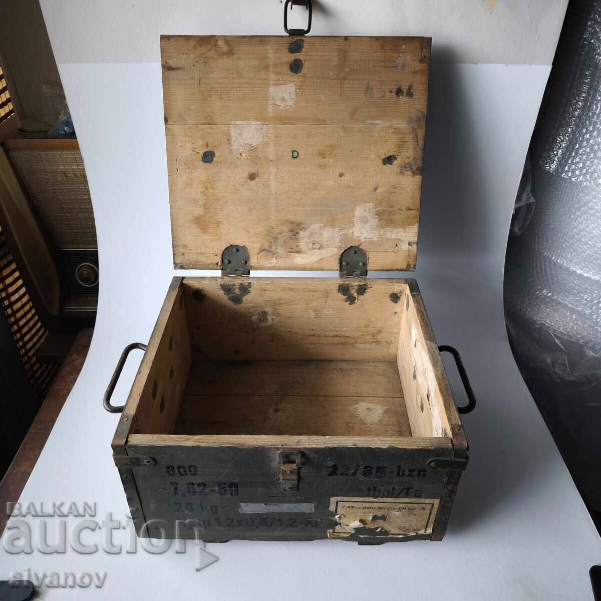 Ladă militară veche din lemn pentru cartușe #6218 cu preț 44.99 BGN | € 23.00