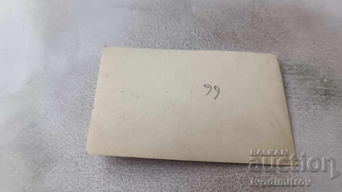 Снимка Младежи и девойки с лодка Бялото котенце в морето с цена 1.65 лв. | € 0.84