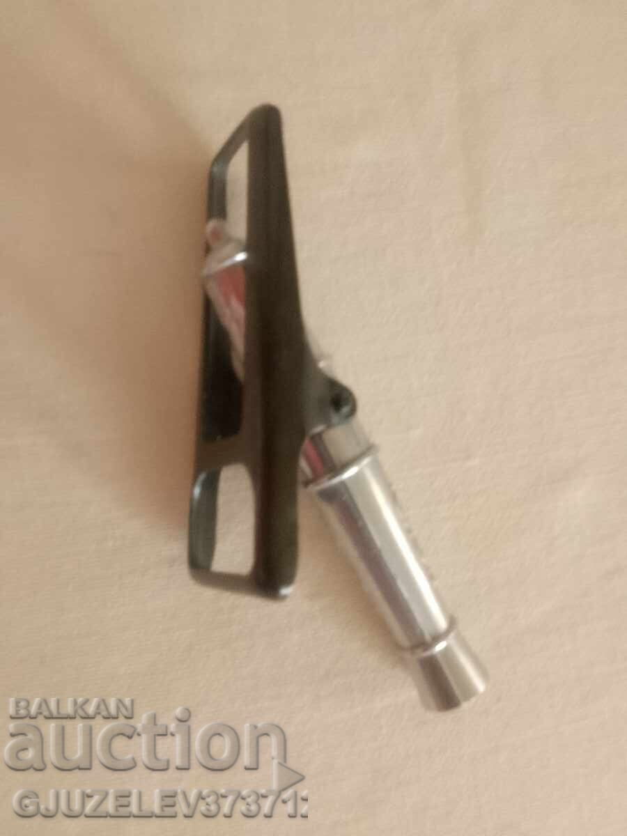 Παλιό ρωσικό τιρμπουσόν και ανοιχτήρι με τιμή 30.00 BGN | € 15.34