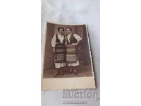 Φωτογραφία Σόφιας Δύο νεαρά κορίτσια με παραδοσιακές φορεσιές 1939