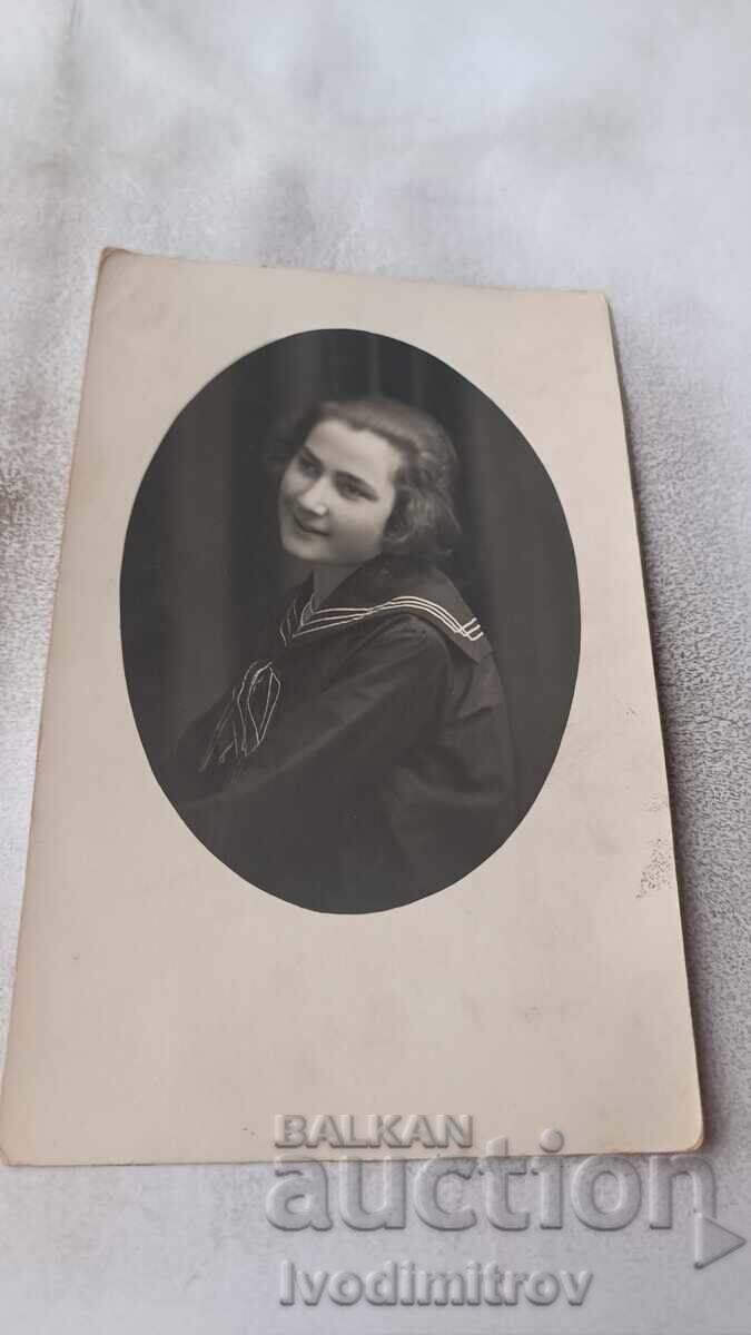 Fotografie Șumen, Fată tânără în uniformă școlară 1929