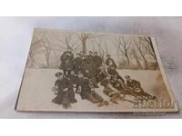 Fotografie Varna Tineri din clasa a IV-a - b în parc iarna