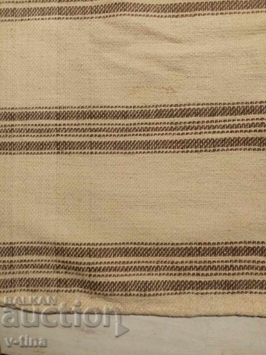 Covor țesut vechi din lână cu preț 149.99 BGN | € 76.69