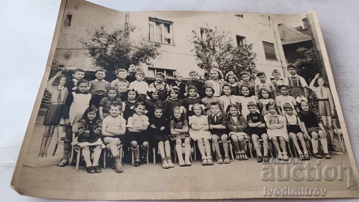 Photo of Students with their Teacher