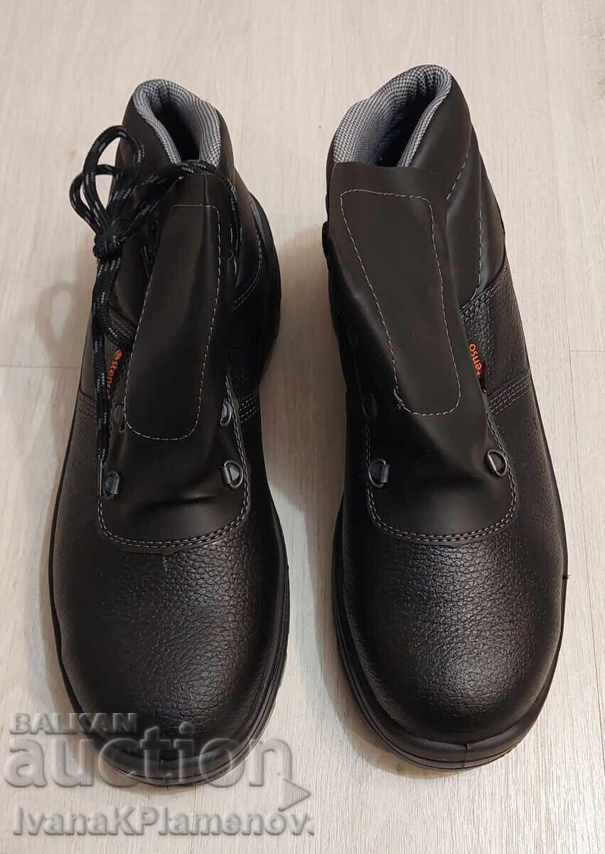 Livrarea Pantofi noi pentru barbati marimea 45