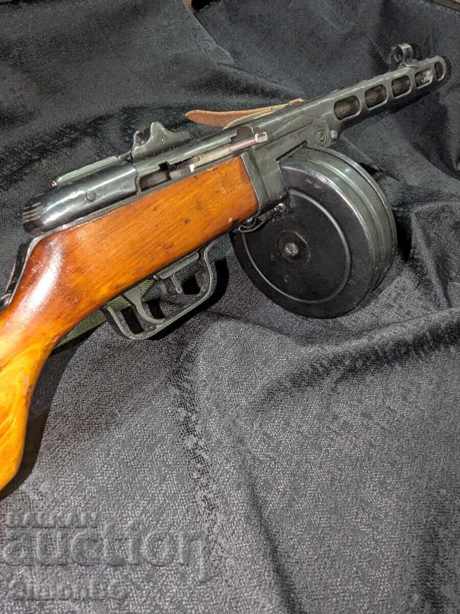 PPSh-41 (dezafectat) cu preț 750.00 BGN | € 383.47