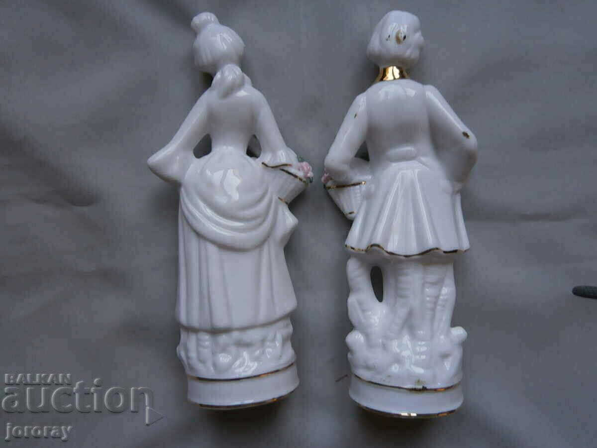 A pair of porcelain figures with price 24.00 BGN | € 12.27