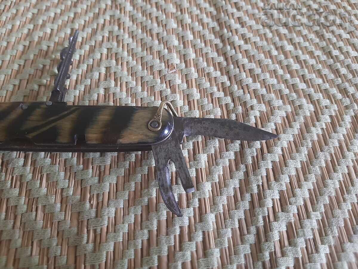 Delivery of Old multifunctional pocket knife, knife blade