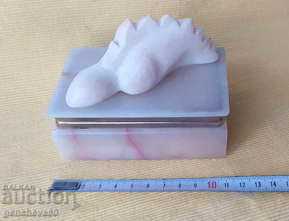 Cutie de bijuterii și figurină din marmură cu preț € 12.00 | 23.47 BGN
