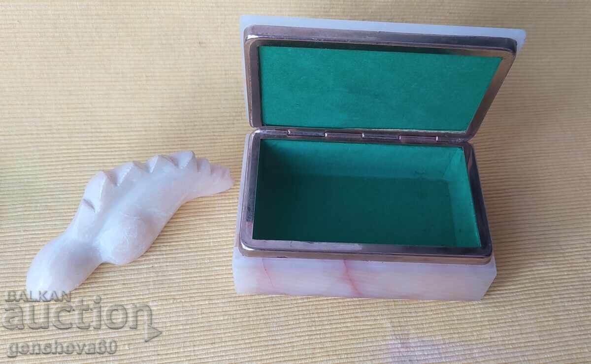 Cutie de bijuterii și figurină din marmură - 7