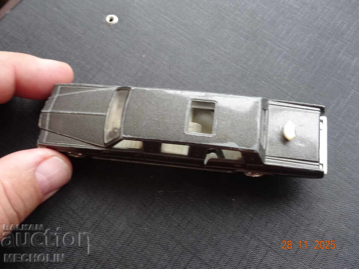 Delivery of OLD metal car LIMOUSINE CADILLAC 339