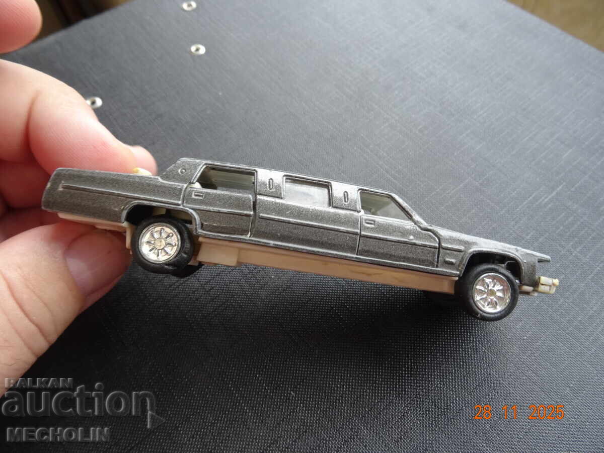 OLD metal car LIMOUSINE CADILLAC 339