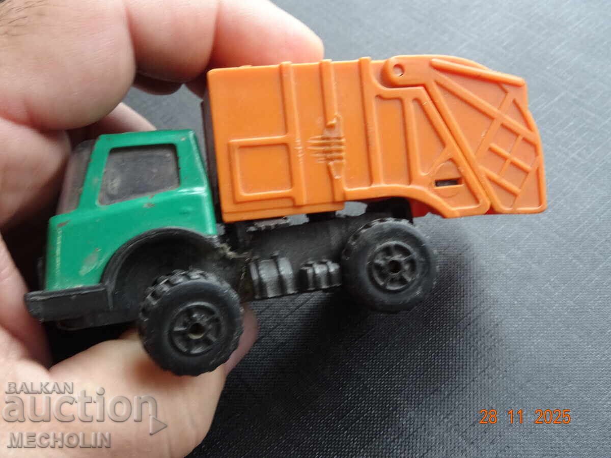 Auction OLD metal cart TRASH TRUCK Auction OLD metal cart TRASH TRUCK