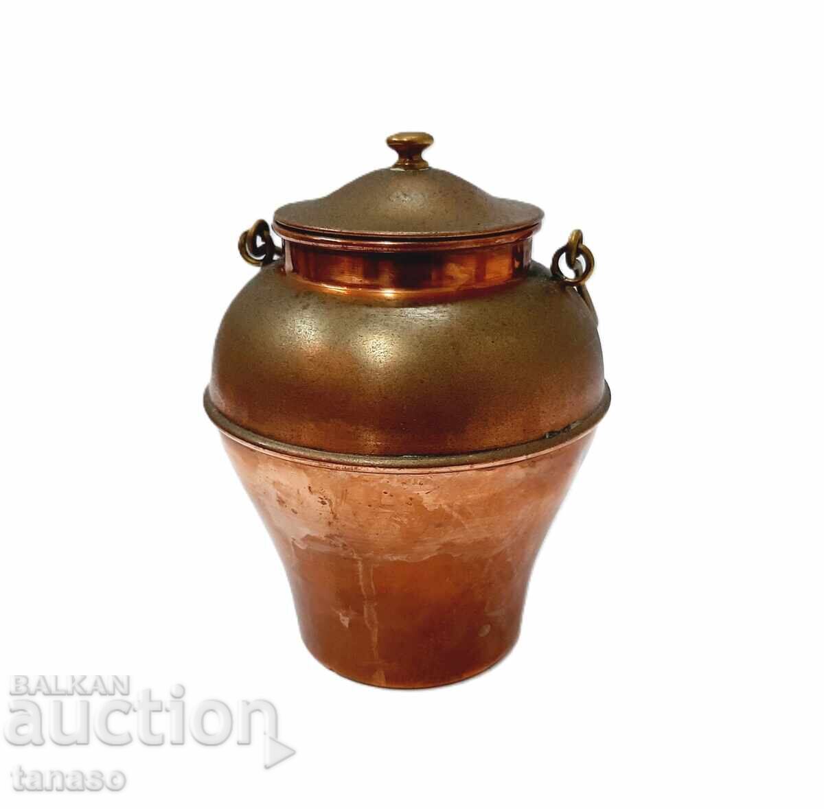 Παλιό μεντένιο δοχείο, γκιούμι, καζάνι, καζανάκι με τιμή 65.00 BGN | € 33.23