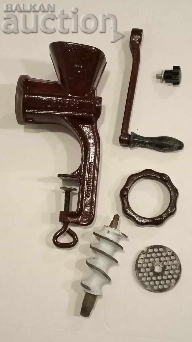 Mașină de tocat carne manuală - fără cuțit în interior cu preț 12.00 BGN | € 6.14 Mașină de tocat carne manuală - fără cuțit în interior cu preț 12.00 BGN | € 6.14