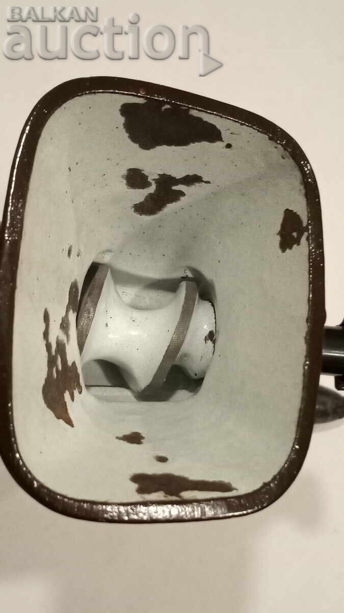 Licitație Mașină de tocat carne manuală - fără cuțit în interior Licitație Mașină de tocat carne manuală - fără cuțit în interior