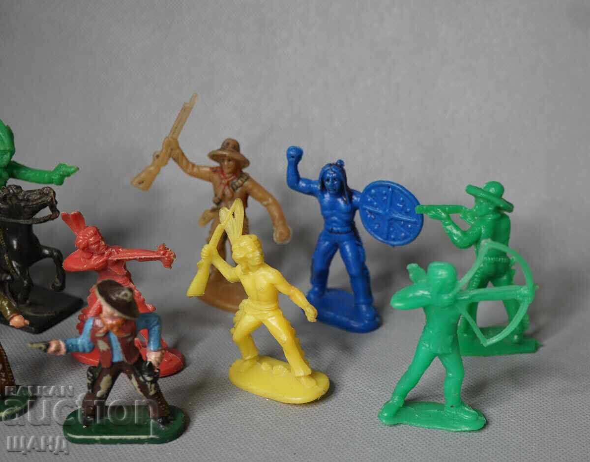 Auction  Old toy plastic figures: soldiers, Indians, cowboys