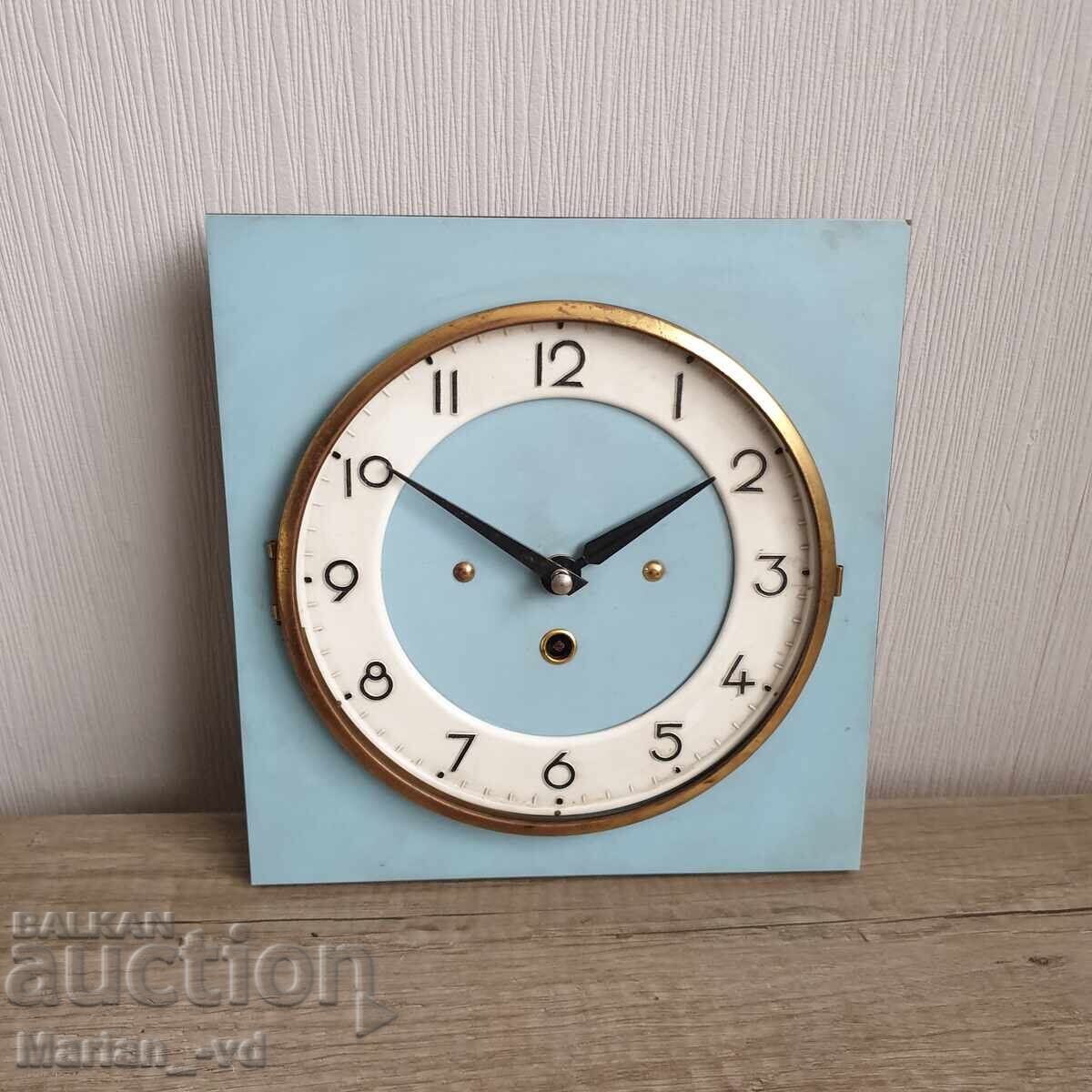 Ceas mecanic de perete