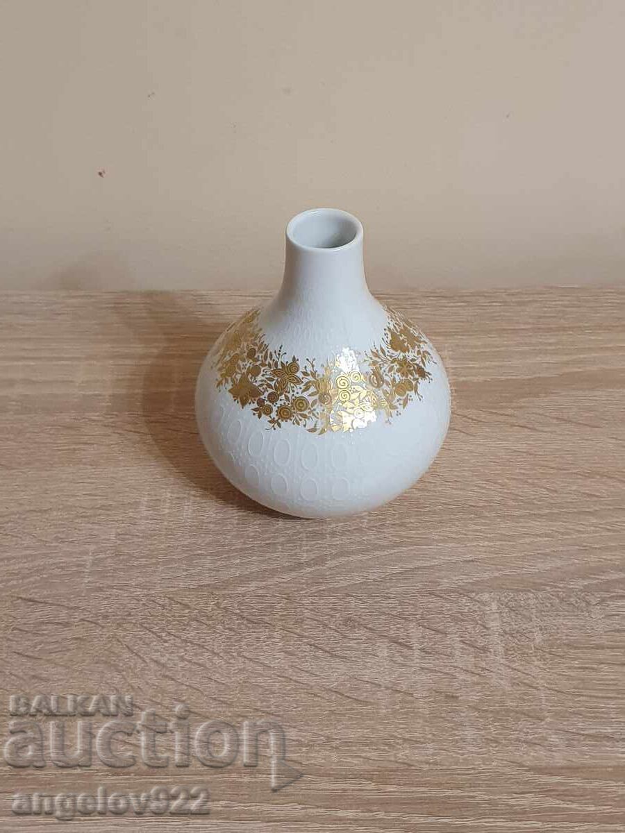 ROSENTHAL vaza din portelan german cu preț 0.01 BGN | € 0.01 ROSENTHAL vaza din portelan german cu preț 0.01 BGN | € 0.01