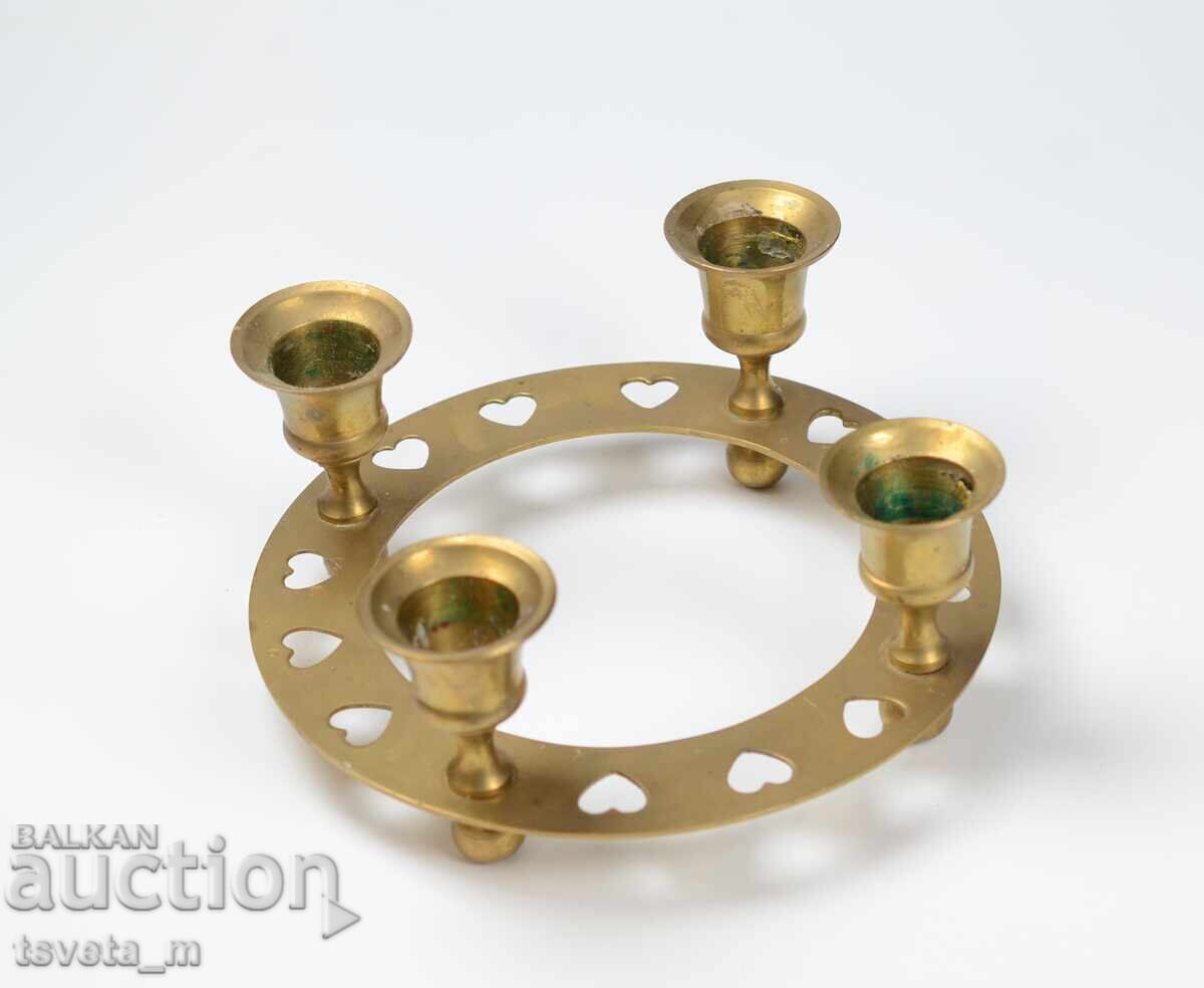 Αρχαίο μπρούτζινο στρογγυλό κηροπήγιο για 4 κεριά με τιμή 40.00 BGN | € 20.45