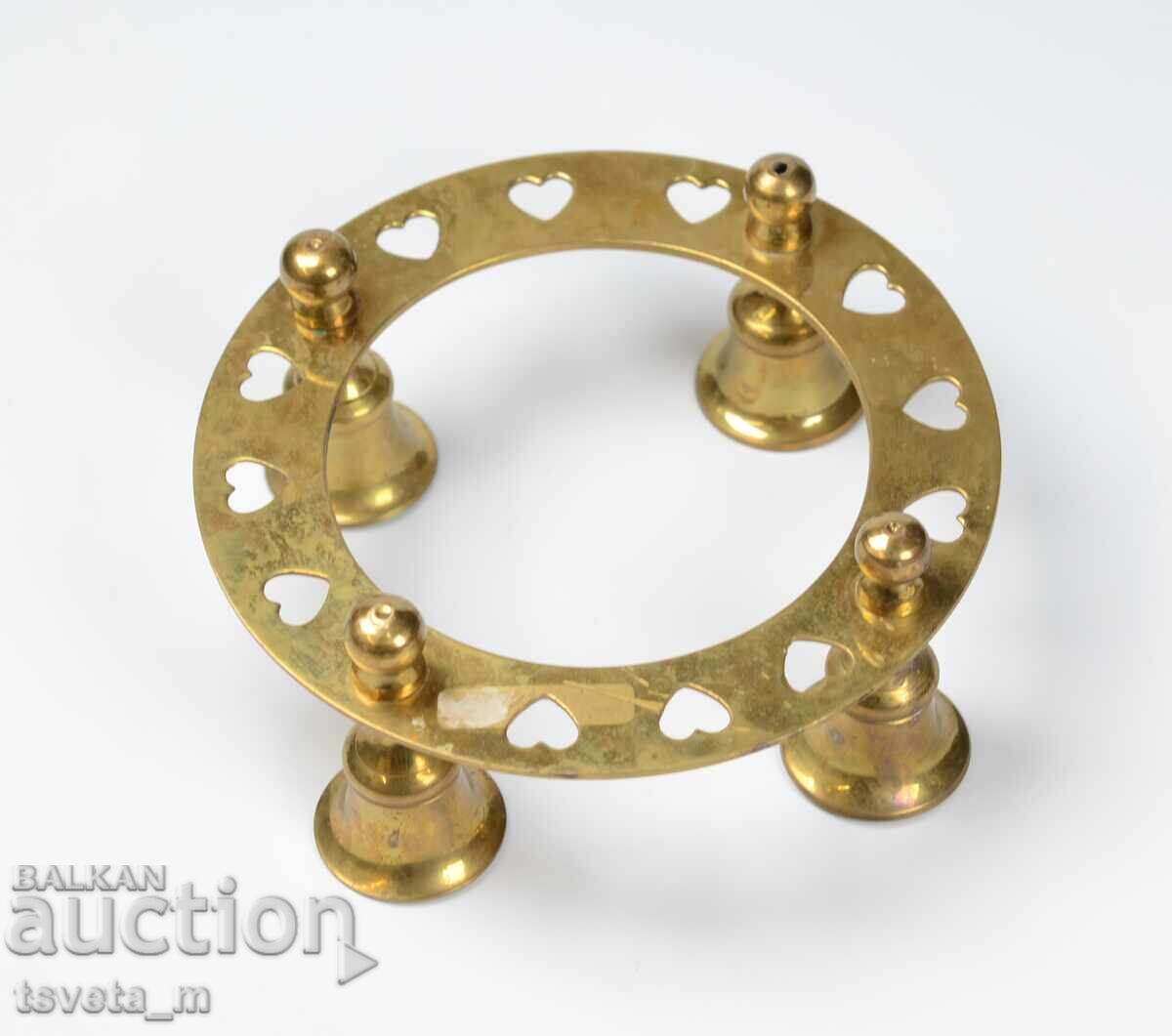 Παράδοση Αρχαίο μπρούτζινο στρογγυλό κηροπήγιο για 4 κεριά