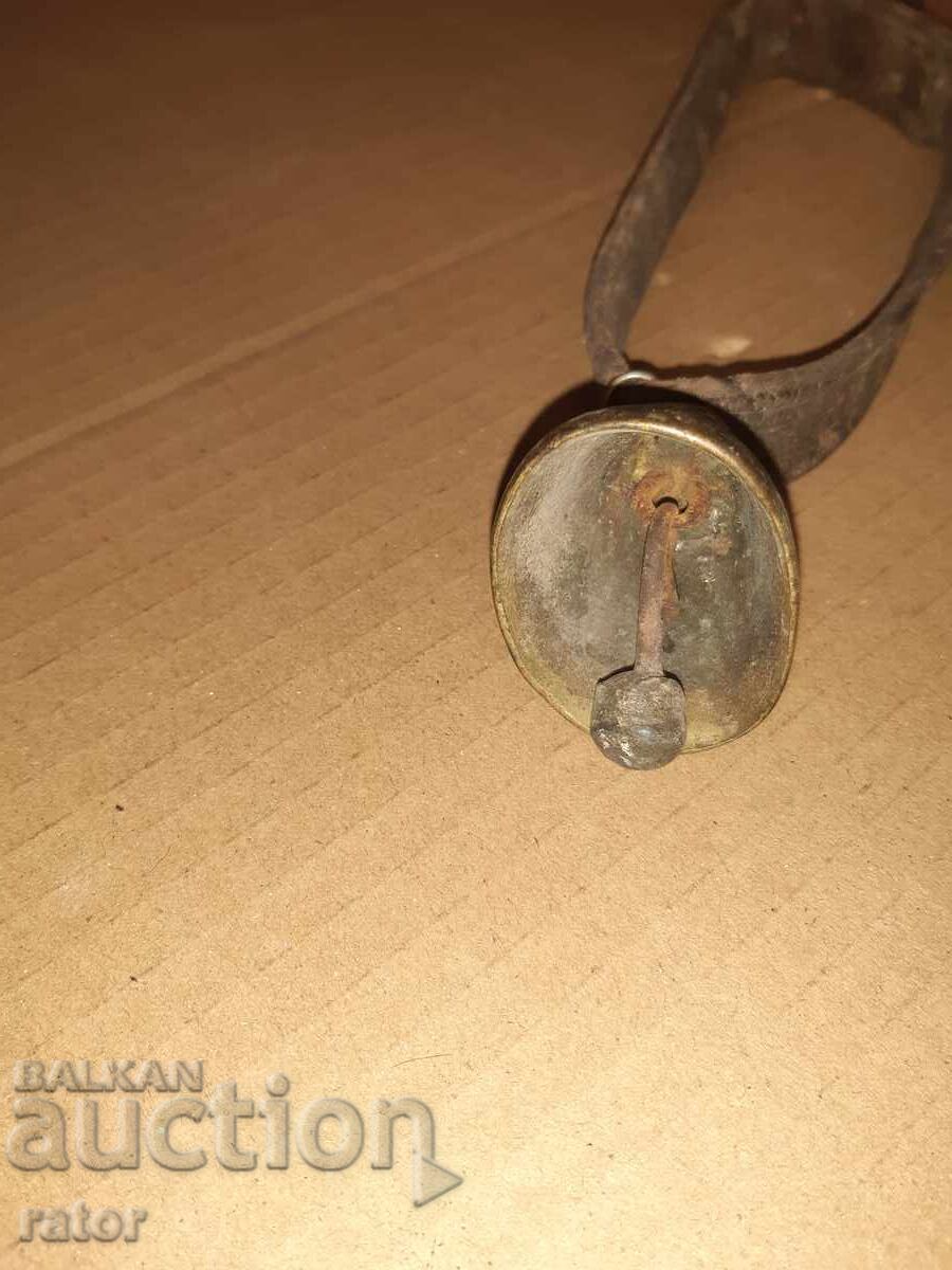 Clopoțel vechi de bronz cu curea veche de piele, clopoțel - 5