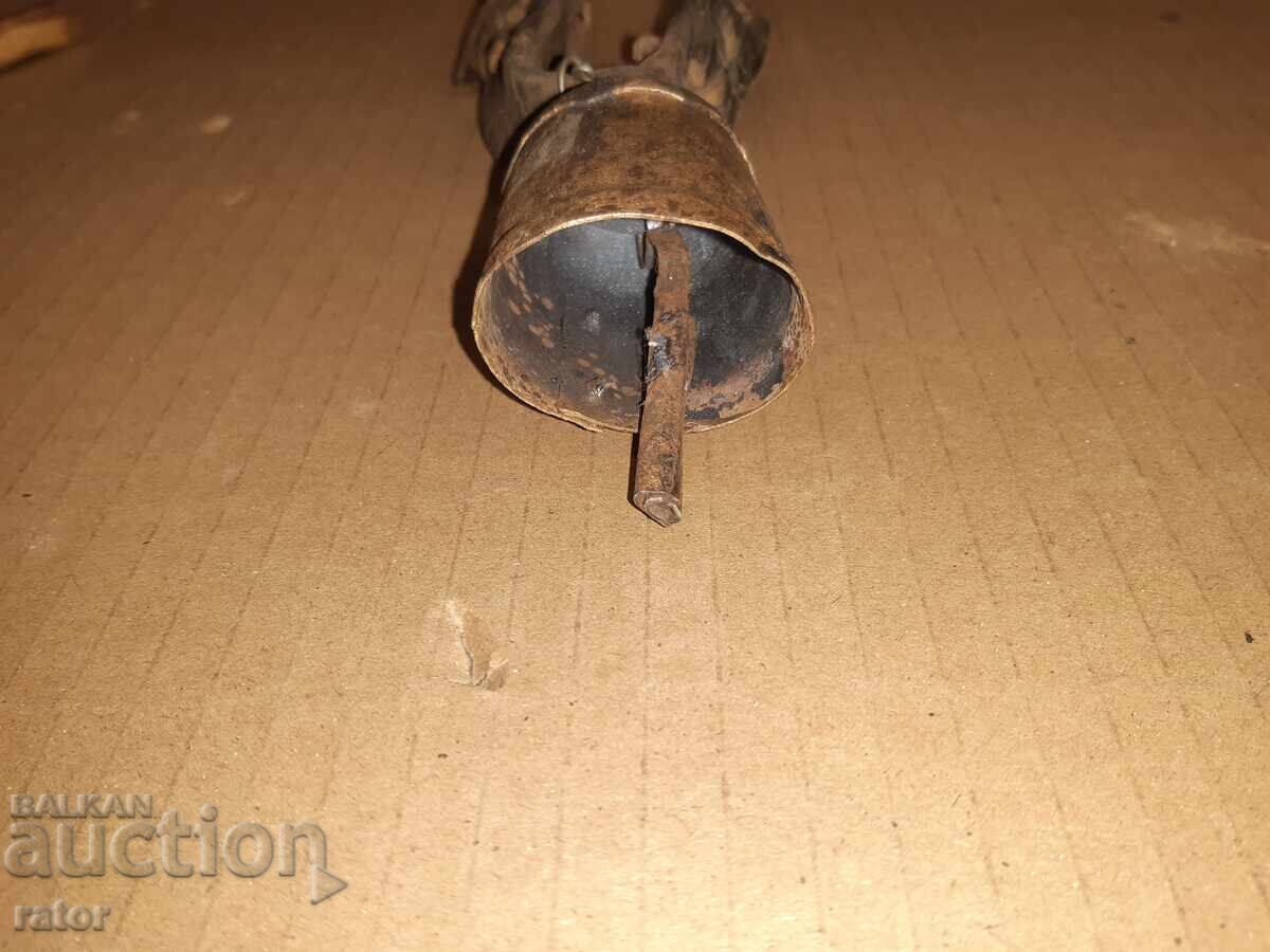 Clopoțel vechi cu curea veche din piele, clopoțel - 5