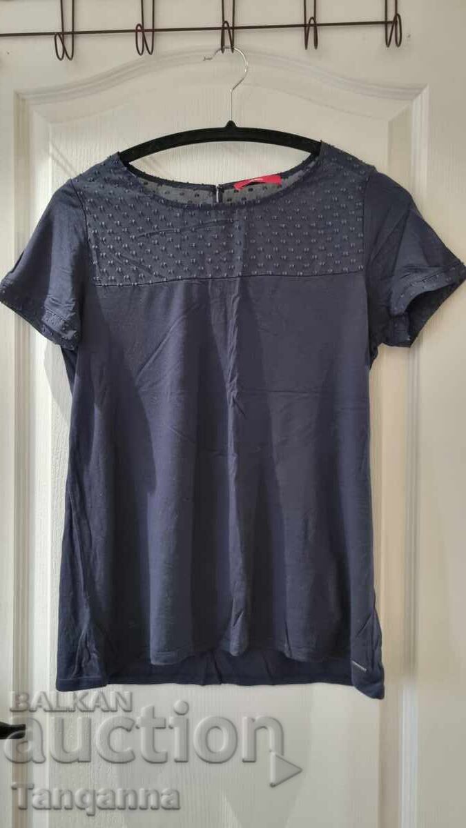 Μπλε μπλούζα