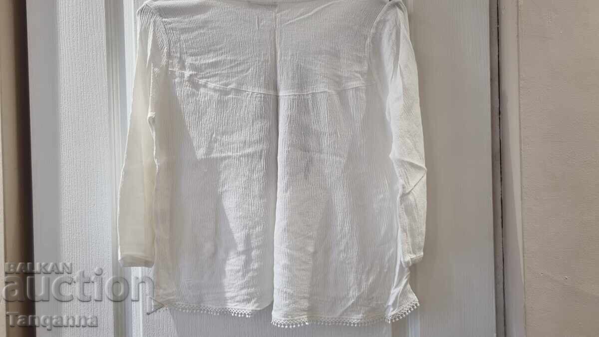 Blouse size S with price 12.00 BGN | € 6.14