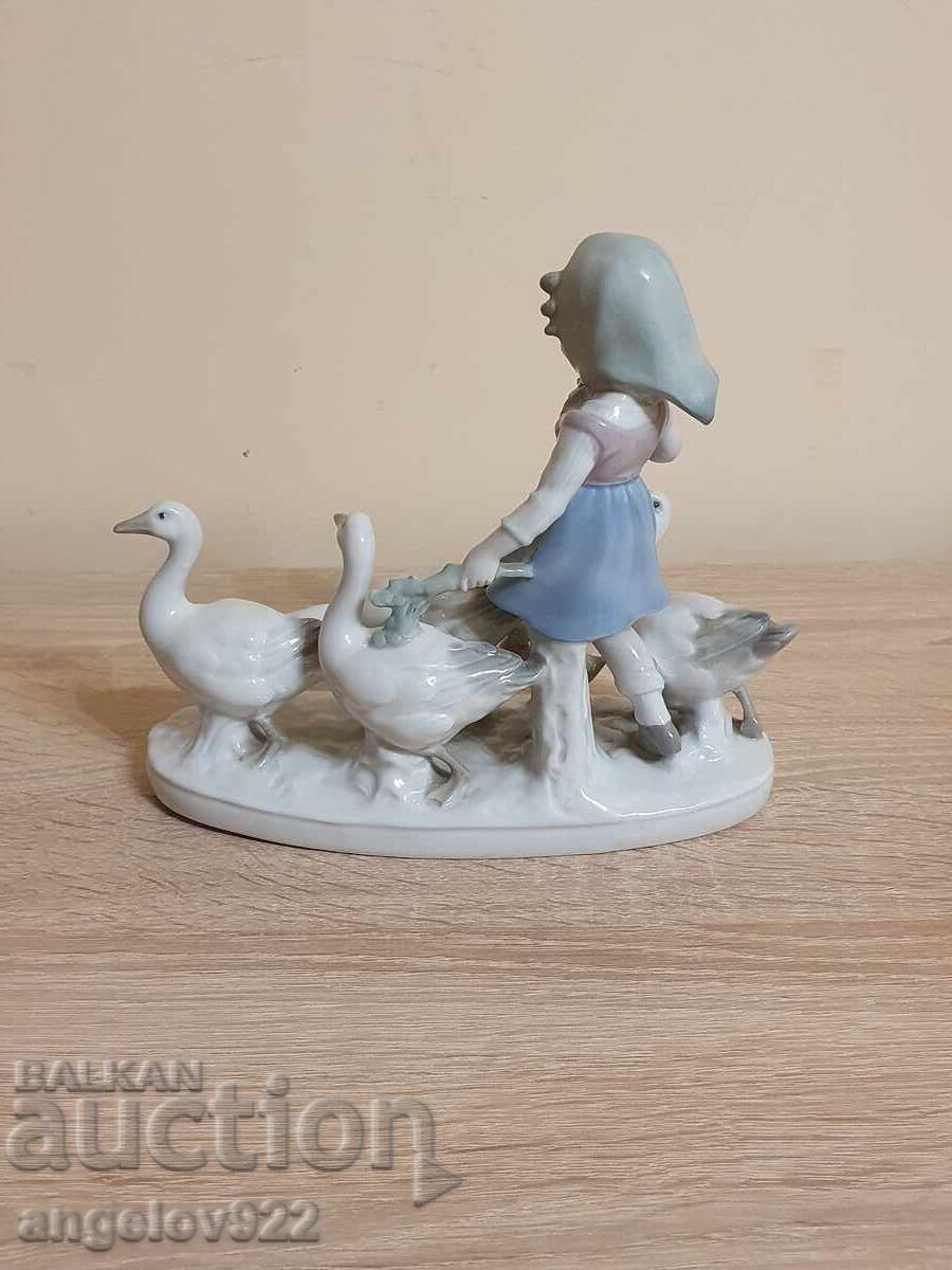 Παράδοση Γερμανική πορσελάνινη φιγούρα αγαλματάκι με σήμανση!!! Παράδοση Γερμανική πορσελάνινη φιγούρα αγαλματάκι με σήμανση!!!