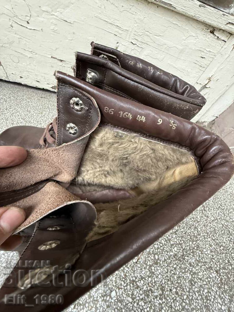 Delivery of Officer's combat boots, size 44