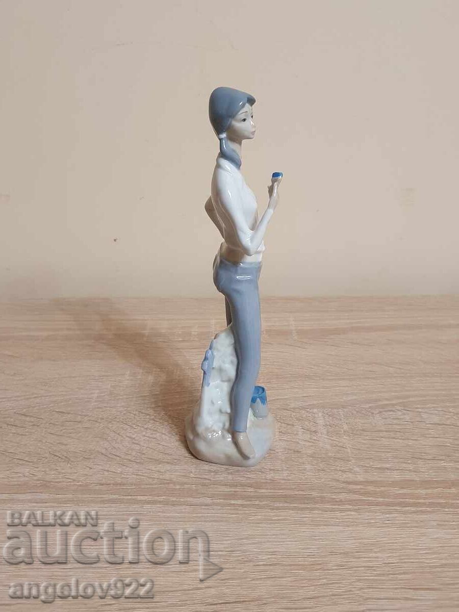 Auction CASADES Spanish porcelain figure statuette Auction CASADES Spanish porcelain figure statuette