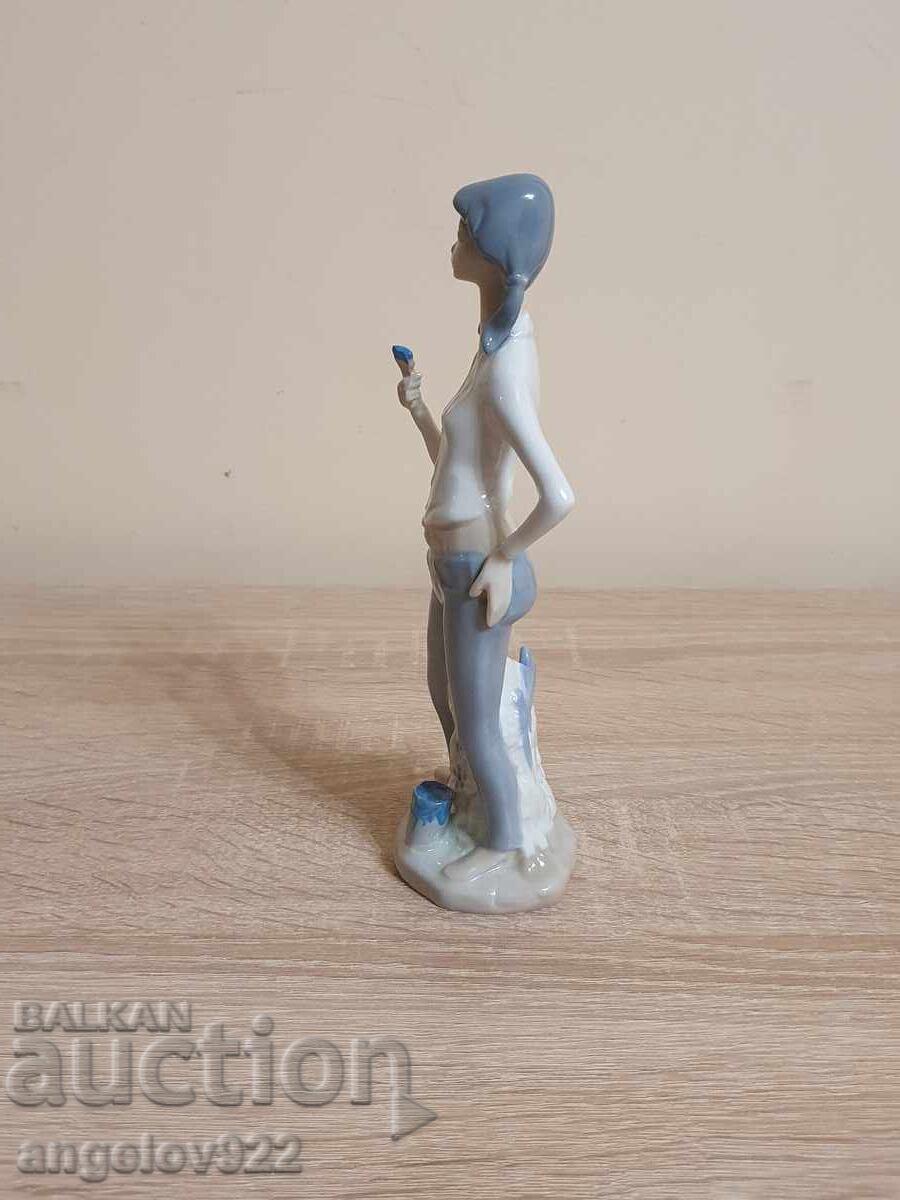 CASADES Spanish porcelain figure statuette - 5 CASADES Spanish porcelain figure statuette - 5