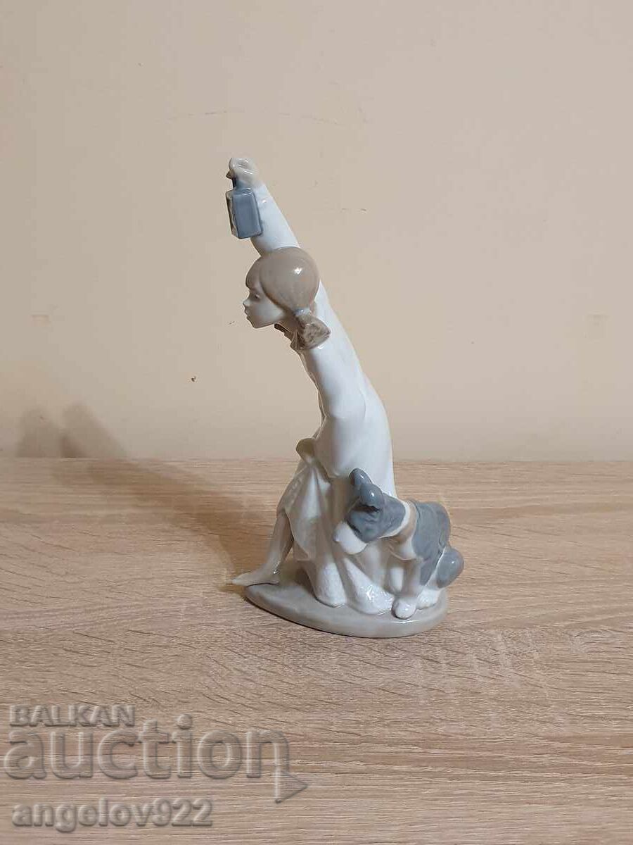 Figurină statuetă din porțelan spaniol NAO cu preț 0.01 BGN | € 0.01