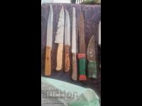 O mulțime de cuțite vechi