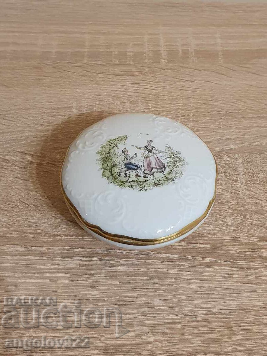 Cutie de bijuterii din porțelan bavarez Zeh Scherzer cu preț 0.01 BGN | € 0.01