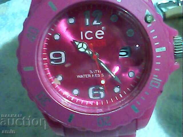 Auction  4 new watches, they work, no battery needed