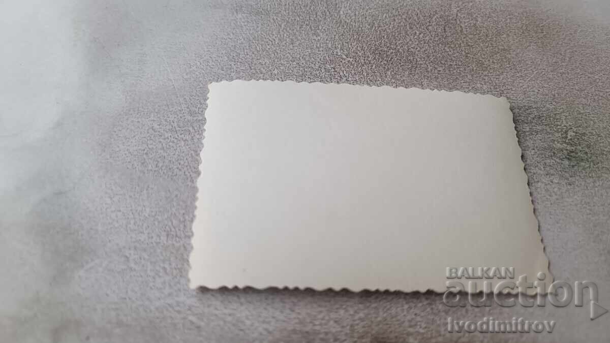 Foto Femeie în costum național cu preț 1.85 BGN | € 0.95 Foto Femeie în costum național cu preț 1.85 BGN | € 0.95