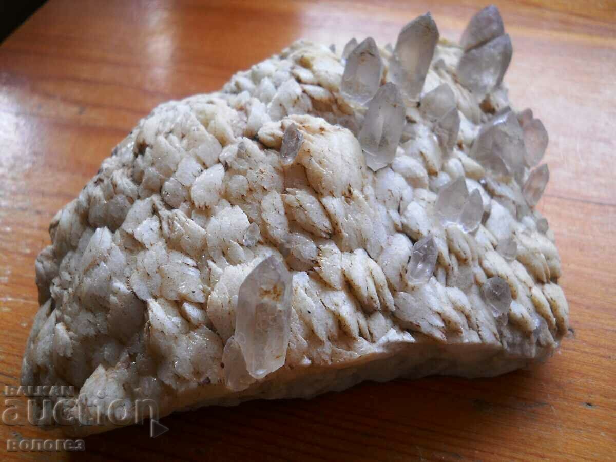 Delivery of Mountain crystal in feldspar (unique druse)