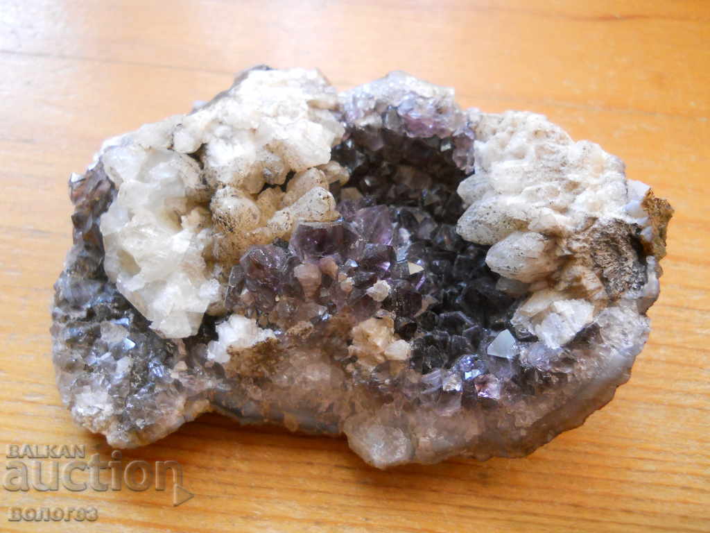 Auction Amethyst in quartz - druse Auction Amethyst in quartz - druse