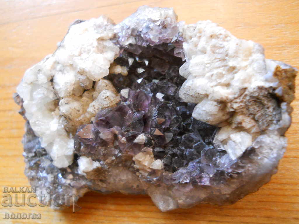 Amethyst in quartz - druse Amethyst in quartz - druse